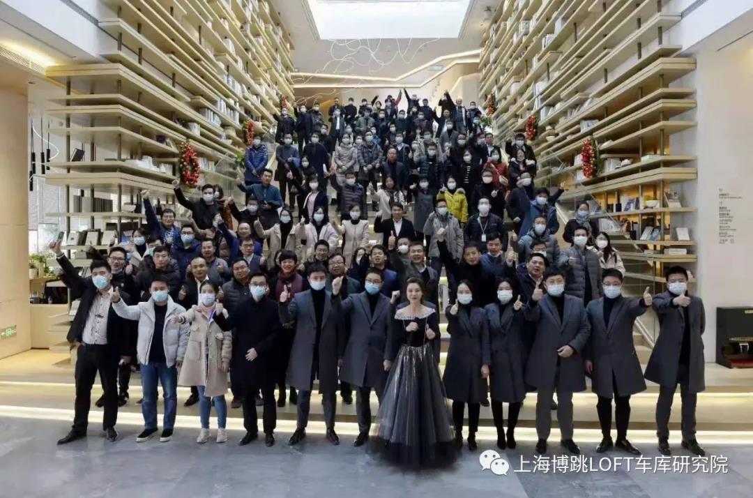 衡水全国一百多人在华侨城汉口道6号参观研讨LOFT专利车库技术！